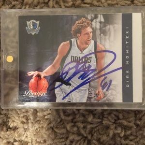 Dirk Nowitzki signed card